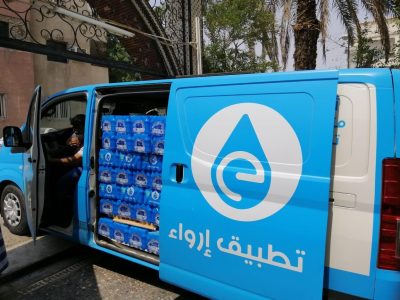 بالتعاون مع مركز حي الرصيفة مركز حي المنصور يقدم ٩٠٠٠عبوة ماء لسكان الحي