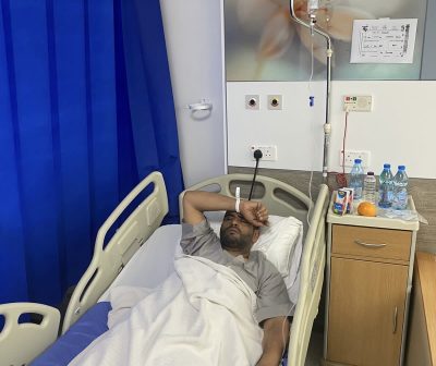 الزميل الإعلامي “مهاب” يرقد على السرير الأبيض بمستشفى بيش العام
